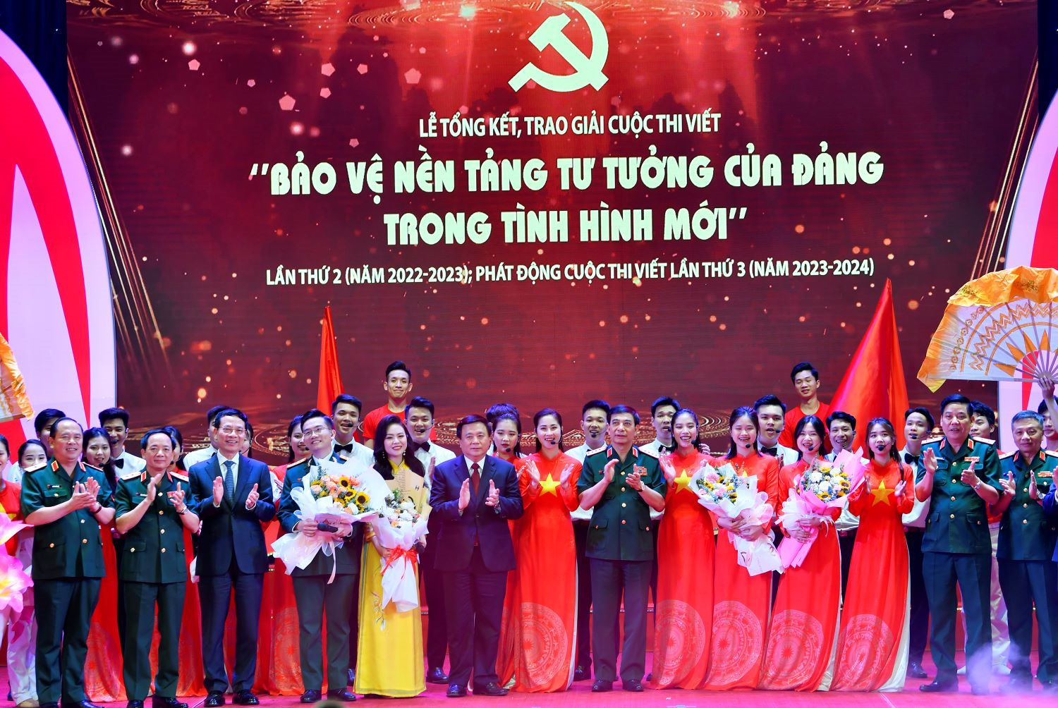 Hội tụ những tấm lòng sắt son với Đảng

