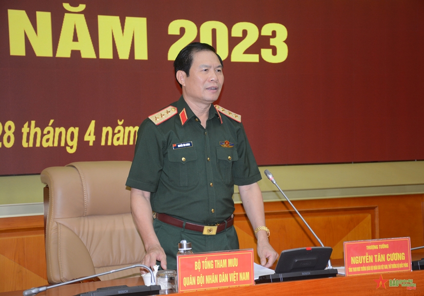 Thượng tướng Nguyễn Tân Cương, chủ trì hội nghị. Ảnh: KIM NGỌC 