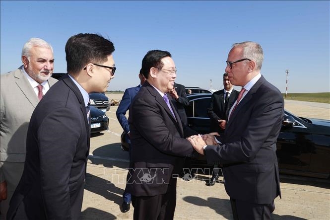Lễ tiễn Chủ tịch Quốc hội Vương Đình Huệ và đoàn tại sân bay quân sự thủ đô Montevideo. Ảnh: TTXVN 