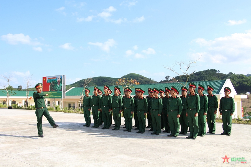 Chiến sĩ mới Tiểu đoàn 85, Trung đoàn 888 tích cực, nỗ lực trong huấn luyện.