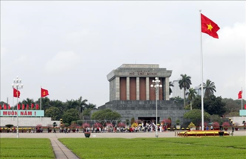 Hơn 52.000 lượt khách vào Lăng viếng Chủ tịch Hồ Chí Minh trong ba ngày nghỉ lễ