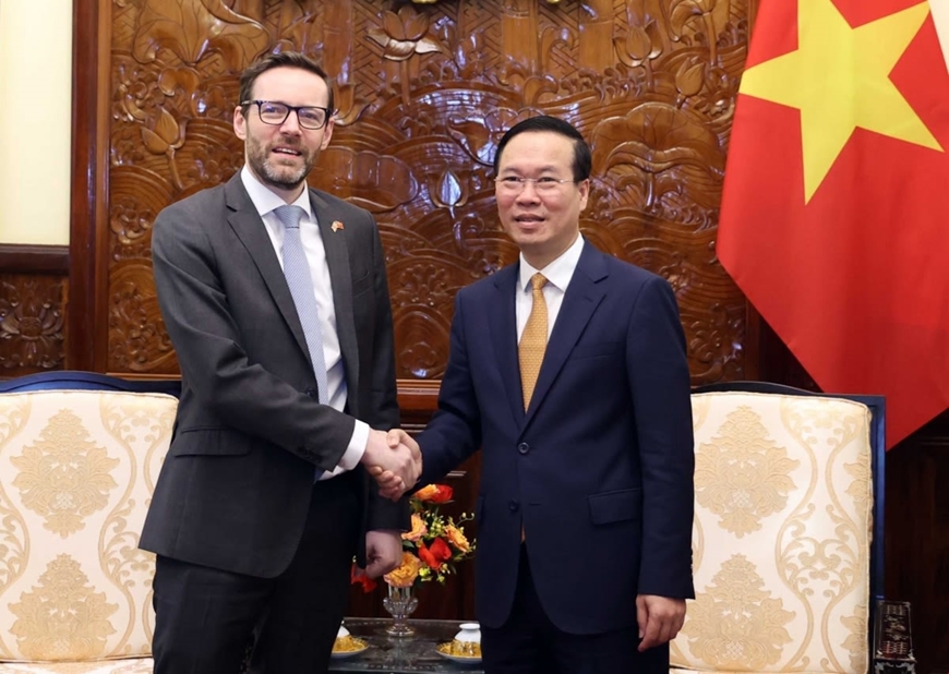 Chủ tịch nước Võ Văn Thưởng tiếp Đại sứ Vương quốc Anh tại Việt Nam Iain Frew, ngày 28-4-2023. Ảnh: TTXVN.