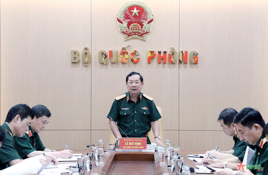 Thượng tướng Lê Huy Vịnh phát biểu chỉ đạo buổi kiểm tra. 