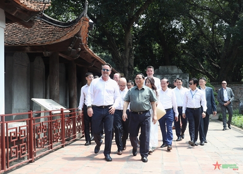 Thủ tướng Phạm Minh Chính và Thủ tướng Xavier Bettel thăm Văn Miếu-Quốc Tử Giám