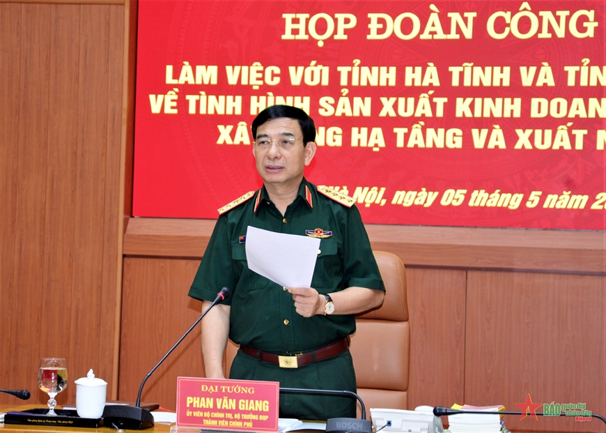 Đại tướng Phan Văn Giang chủ trì cuộc họp đoàn công tác. 