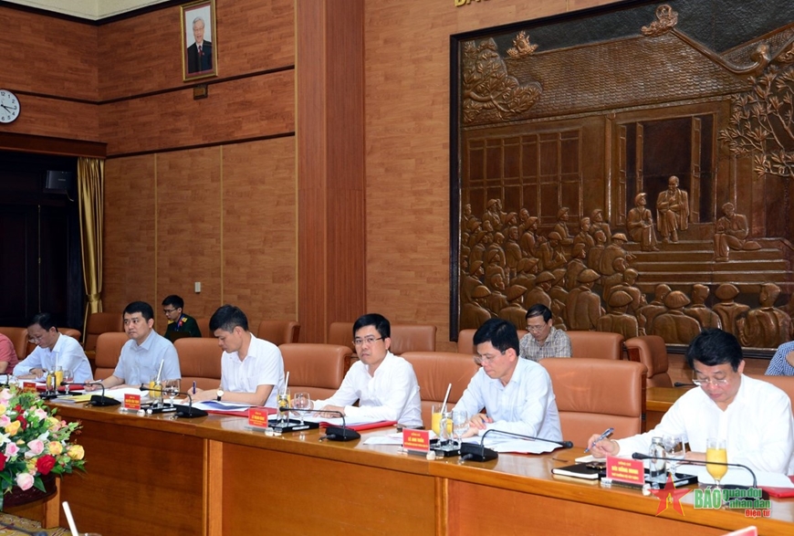 Đại diện các bộ có thành phần tham gia đoàn công tác dự cuộc họp.