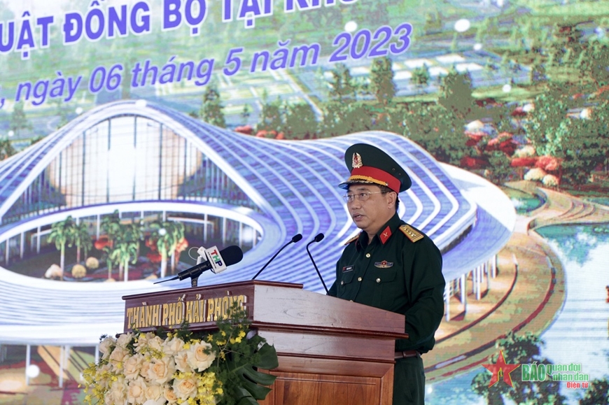 Đại tá Trần Đăng Tú, Chủ tịch Tổng công ty 319, Bộ Quốc phòng phát biểu tại buổi lễ.