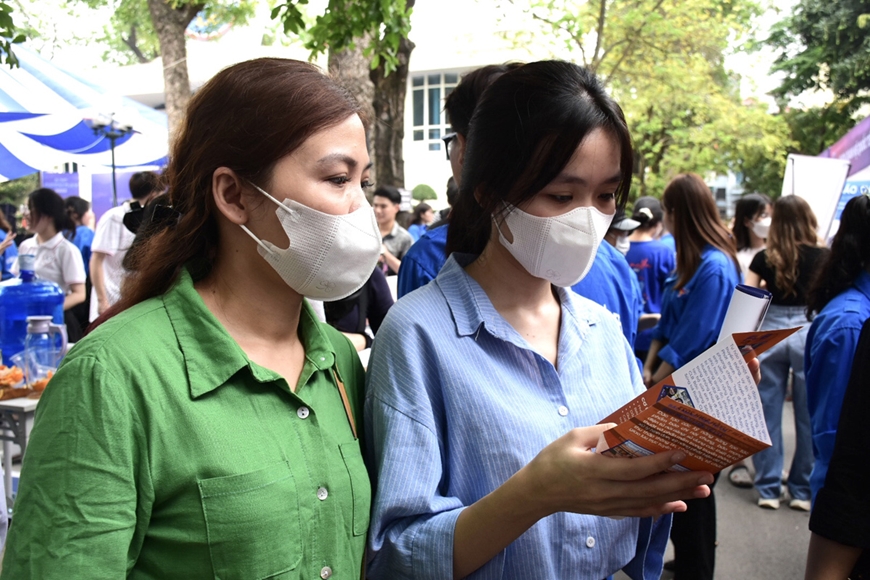 Chị Nguyễn Minh Phương và con gái. 