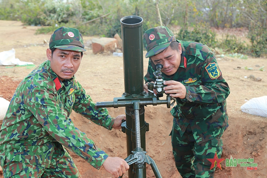 Núi Đỏ rền vang tiếng xung phong