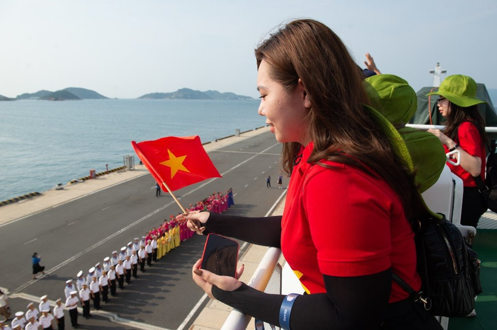 Đoàn công tác số 10 thăm huyện đảo Trường Sa và nhà giàn DK1