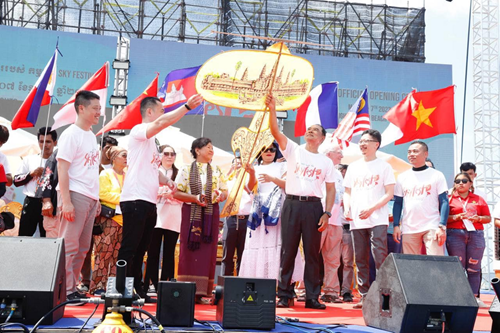 Khai mạc Lễ hội Diều quốc tế lần đầu tiên tại Campuchia