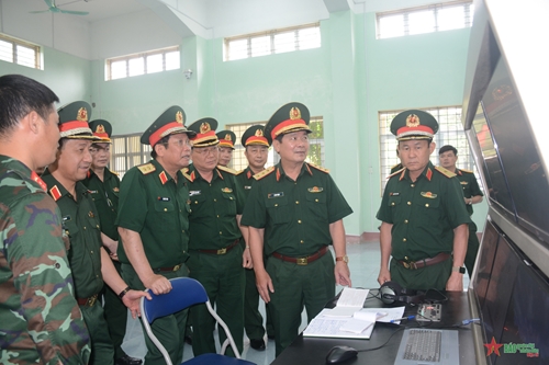 Thượng tướng Lê Huy Vịnh kiểm tra công tác nghiên cứu khoa học, lịch sử quân sự và chuyển đổi số tại Trường Sĩ quan Lục quân 1