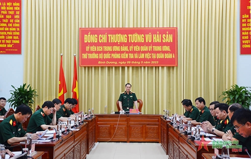 Thượng tướng Vũ Hải Sản kiểm tra kết quả thực hiện nhiệm vụ tại Bộ tư lệnh Quân đoàn 4