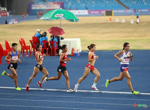 Nguyễn Thị Oanh phải tranh 2 huy chương vàng trong… 20 phút

