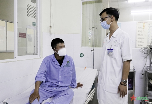 Bệnh viện Quân y 175 kịp thời cứu sống hai bệnh nhân bị ngộ độc cồn công nghiệp