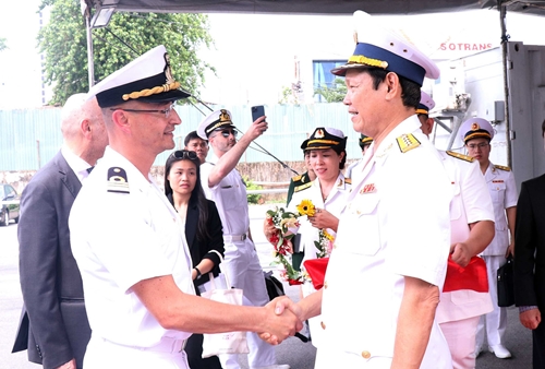 Tàu Hải quân Italia thăm TP Hồ Chí Minh

