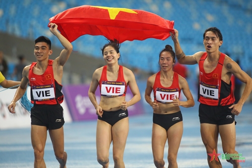 Nguyễn Thị Huyền cân bằng kỷ lục điền kinh SEA Games 32
