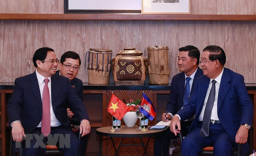 Thủ tướng Phạm Minh Chính gặp Thủ tướng Campuchia Hun Sen. 