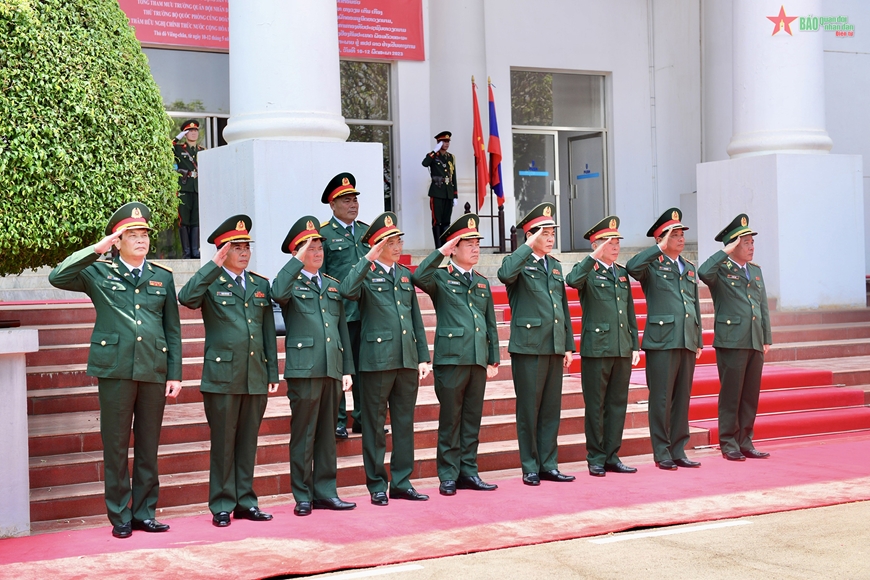 Thành viên đoàn đại biểu quân sự cấp cao QĐND Việt Nam tại lễ đón chính thức.
