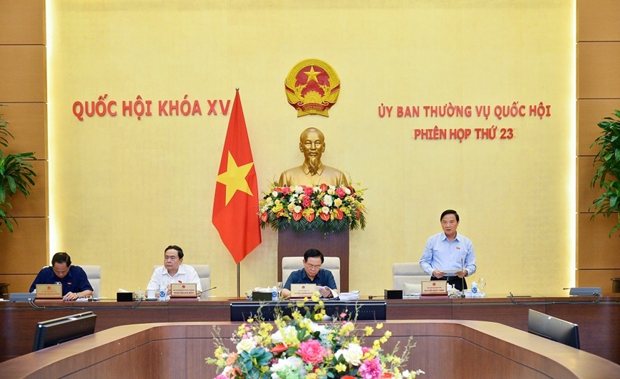 Phó chủ tịch Quốc hội Nguyễn Khắc Định điều hành nội dung phiên họp xem xét dự thảo Nghị quyết của Ủy ban Thường vụ Quốc hội về việc sắp xếp các đơn vị hành chính cấp huyện, cấp xã trong giai đoạn 2023 - 2030.