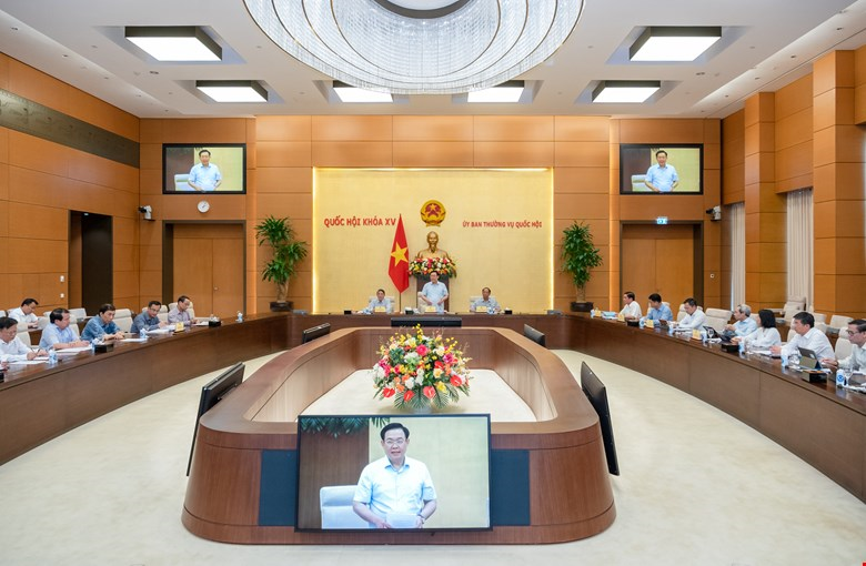 Ủy ban Thường vụ Quốc hội cho ý kiến về việc lấy phiếu tín nhiệm, bỏ phiếu tín nhiệm 