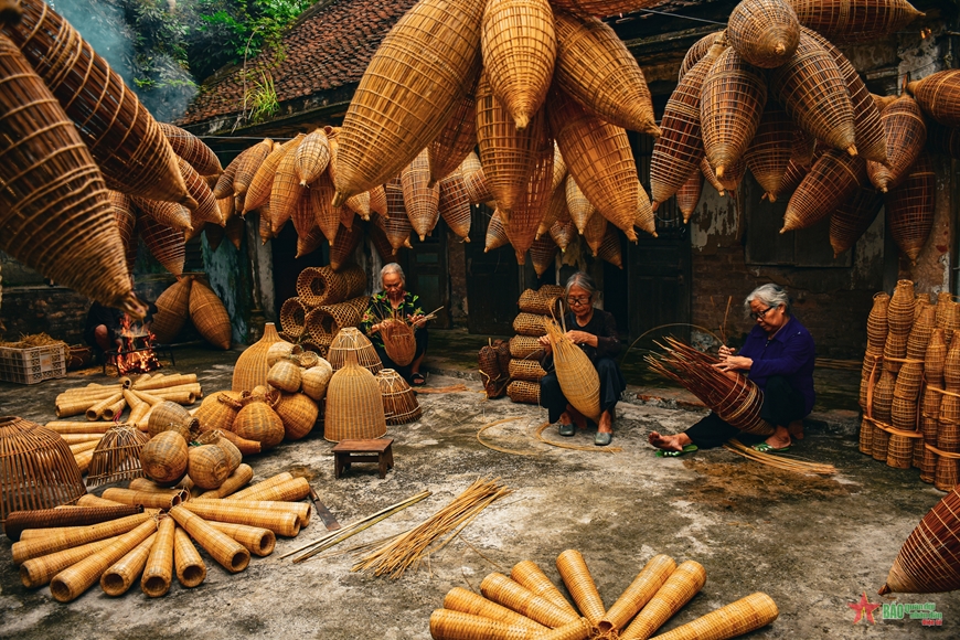 Giờ đây, tuy không còn được người nông dân sử dụng nhiều để đánh bắt tôm cá nhưng số lượng đơn hàng vẫn tăng vì nhu cầu trang trí đơm, đó tại các nhà hàng, cửa hiệu, hay dùng làm đạo cụ quay phim tương đối lớn. Các sản phẩm của làng Thủ Sỹ không chỉ đi từ Bắc tới Nam, mà còn được xuất khẩu ra nước ngoài như: Trung Quốc, Ấn Độ, Mỹ,... do họ cũng yêu thích nét đẹp mang đậm chất Việt. 