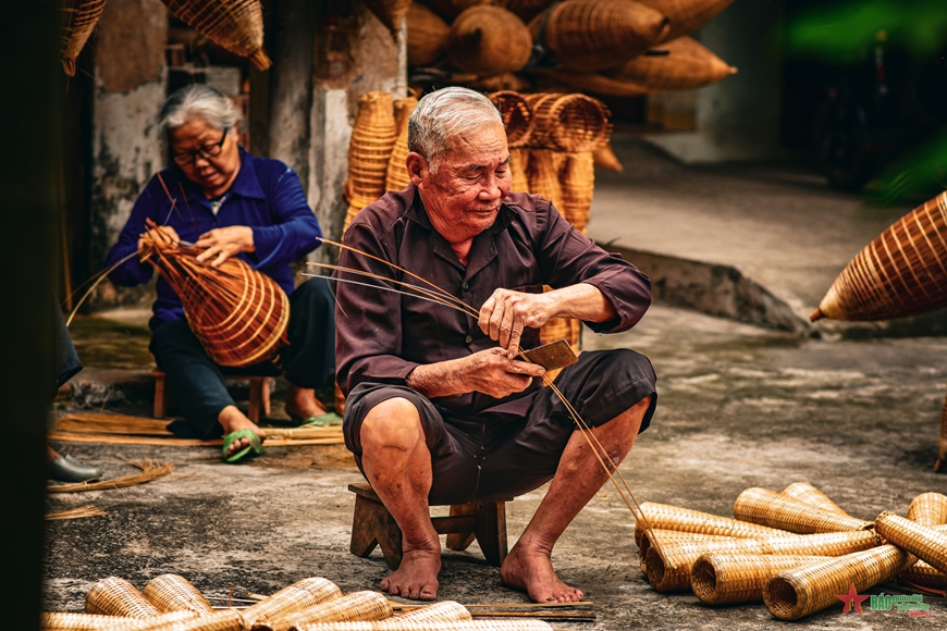 Khi được hỏi liệu nghề đan đó của làng có bị mai một hay không, cụ Bạc vẫn rất tự tin sẽ không mất đi. Tuy không còn là nguồn thu nhập chính, nhưng người dân trong làng mỗi khi rảnh vẫn thường xuyên đan đó, lớp trẻ như thanh niên và học sinh vẫn được học và thực hành nghề của làng để gìn giữ và lưu truyền. 