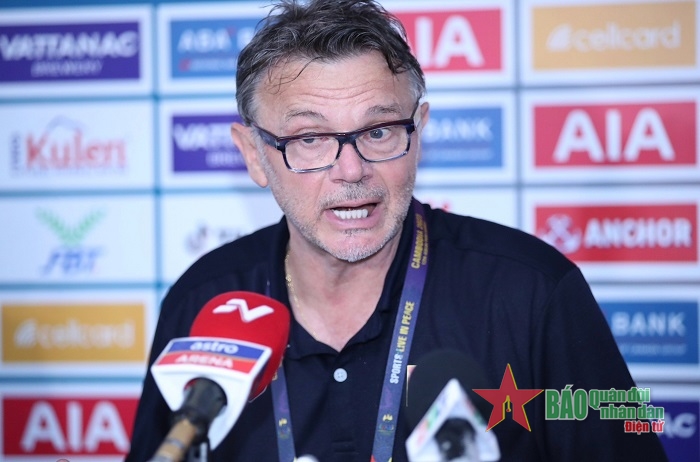 HLV Philippe Troussier hài lòng về trận hòa U22 Thái Lan. 