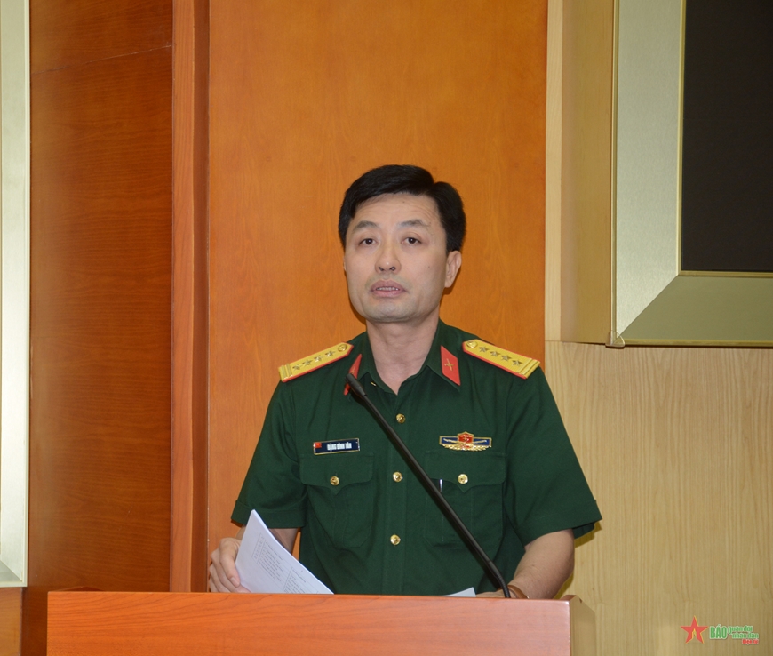 Lãnh đạo Văn phòng Bộ Tổng Tham mưu QĐND Việt Nam báo cáo tại hội nghị. Ảnh: KIM NGỌC 