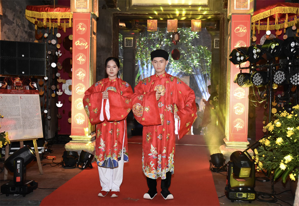 Khai mạc chương trình tôn vinh cổ phục Việt - “Dệt gấm thêu hoa”