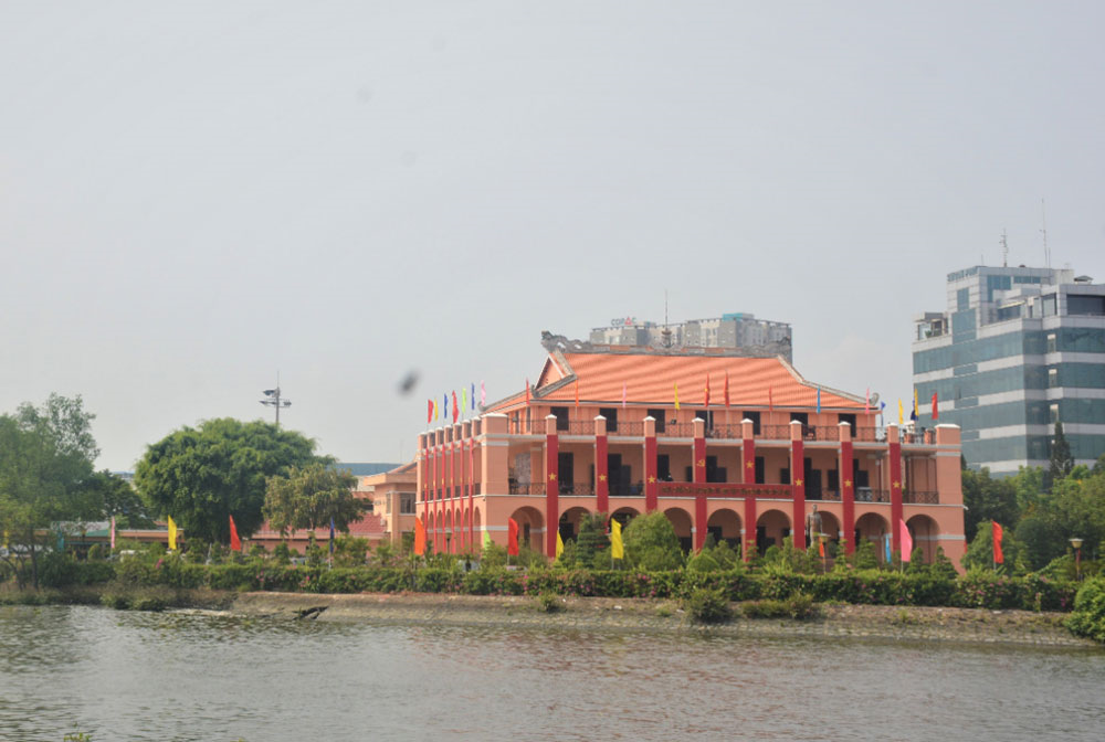 Tri ân trên Bến Nhà Rồng 