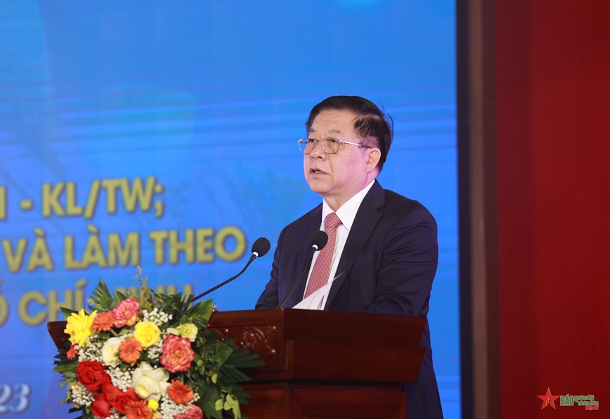 Đồng chí Nguyễn Trọng Nghĩa, Bí thư Trung ương Đảng, Trưởng Ban Tuyên giáo Trung ương phát biểu tại lễ tuyên dương.