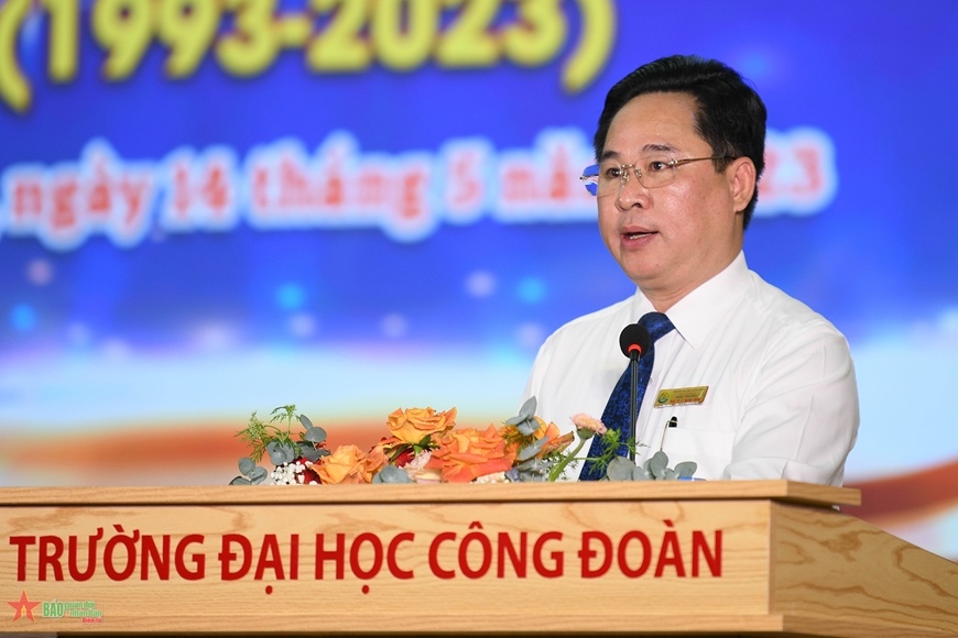  PGS,TS Lê Mạnh Hùng, Phó bí thư Đảng ủy, Hiệu trưởng trường Đại học Công đoàn phát biểu tại lễ kỷ niệm. 