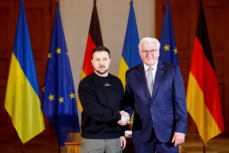 Tổng thống Ukraine Volodymyr Zelensky và Tổng thống Đức Frank-Walter Steinmeier. Ảnh: Reuters