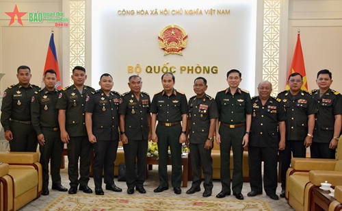 Thượng tướng Phùng Sĩ Tấn tiếp đoàn Viện Lịch sử Quân sự Campuchia