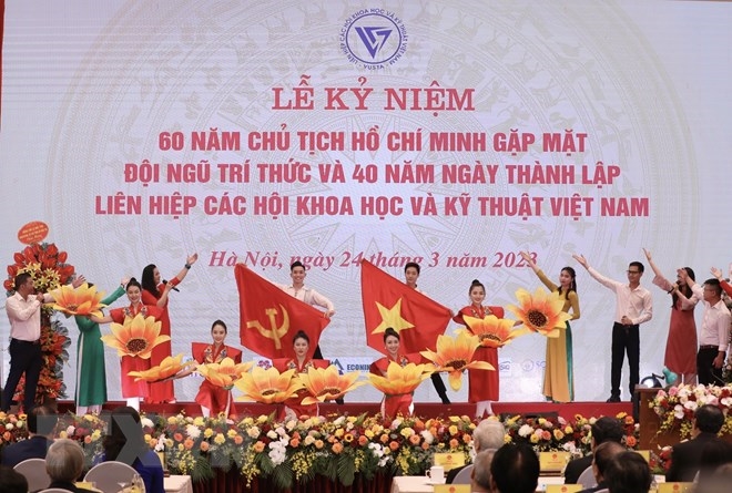 Làm gì để trí thức xứng đáng là “nguyên khí quốc gia”? - Bài 2: Tầm và tâm