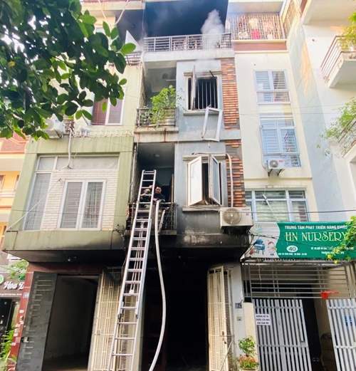 5 người thoát nạn trong vụ cháy nhà ở Hà Nội