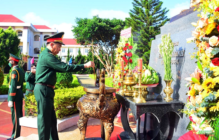 Học viện Lục quân phát động trồng cây xanh hưởng ứng  Đề án “Trồng một tỷ cây xanh - Vì một Việt Nam xanh”  chào mừng kỷ niệm 133 năm ngày sinh Chủ tịch Hồ Chí Minh