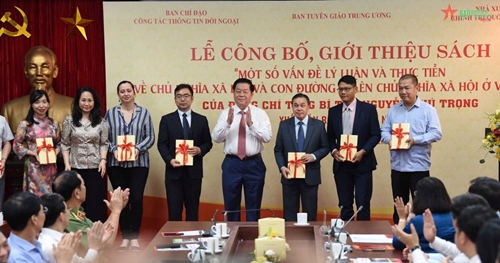 Giới thiệu cuốn sách quý của Tổng Bí thư Nguyễn Phú Trọng xuất bản bằng 7 ngoại ngữ