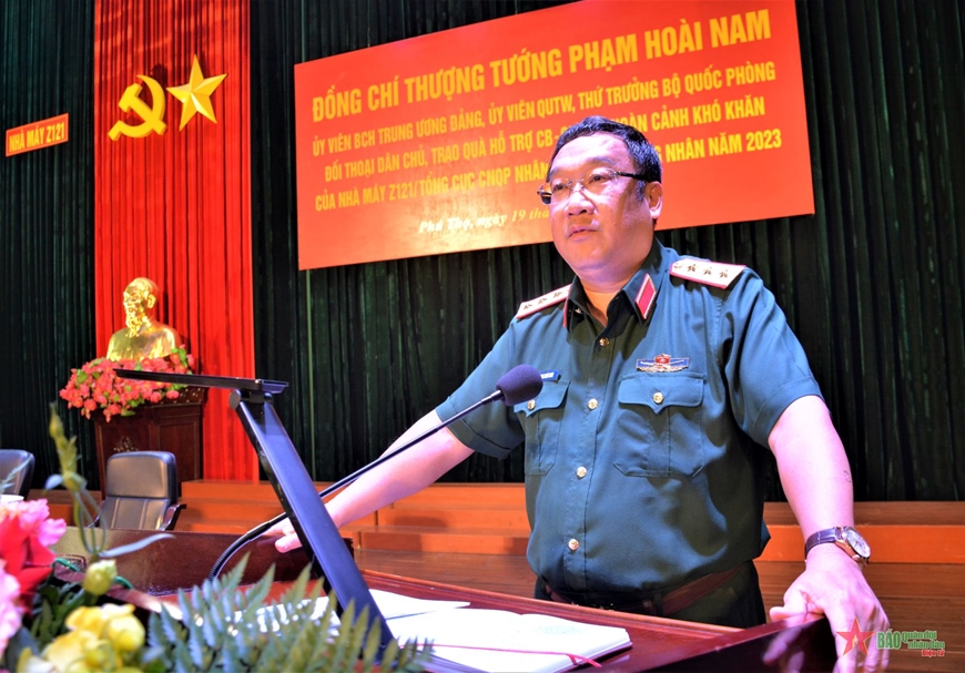 Thượng tướng Phạm Hoài Nam làm việc tại Nhà máy Z121