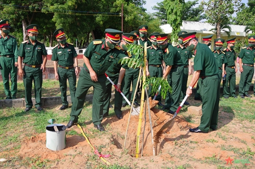 Bộ CHQS tỉnh Bình Thuận tổ chức lễ phát động trồng cây năm 2023