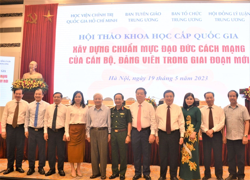 Các đại biểu tham dự hội thảo. 