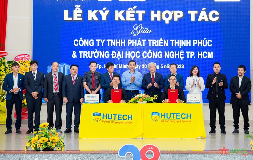 HUTECH ký kết hợp tác “Đào tạo nguồn nhân lực gắn liền với nhu cầu của doanh nghiệp”.