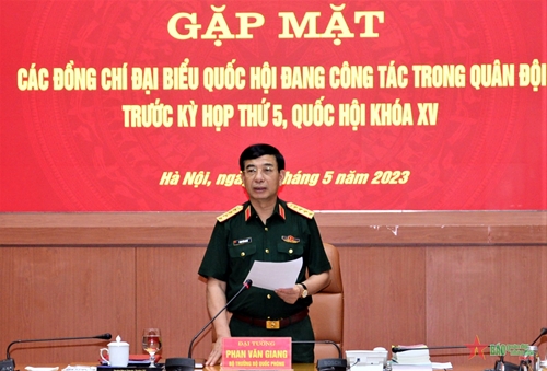 Đại tướng Phan Văn Giang chủ trì gặp mặt các đại biểu Quốc hội đang công tác trong Quân đội trước Kỳ họp thứ 5
