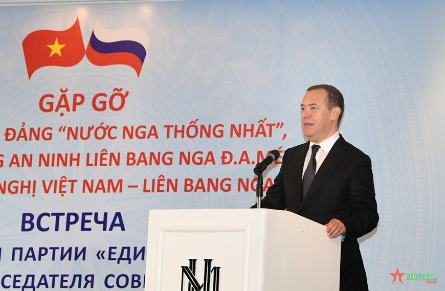 Chủ tịch Đảng Nước Nga Thống nhất, Phó chủ tịch Hội đồng An ninh Liên bang Nga Dmitry Medvedev phát biểu trong buổi gặp gỡ Hội Hữu nghị Việt Nam-Liên bang Nga. Ảnh: PHÚ SƠN