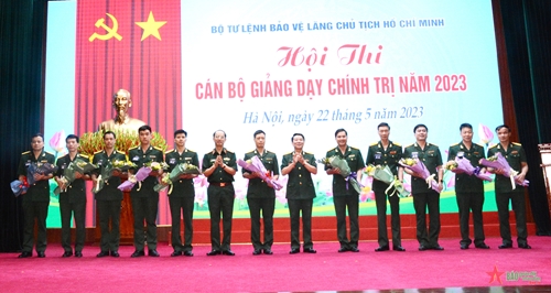 Bộ tư lệnh Bảo vệ Lăng Chủ tịch Hồ Chí Minh thi cán bộ giảng dạy chính trị năm 2023