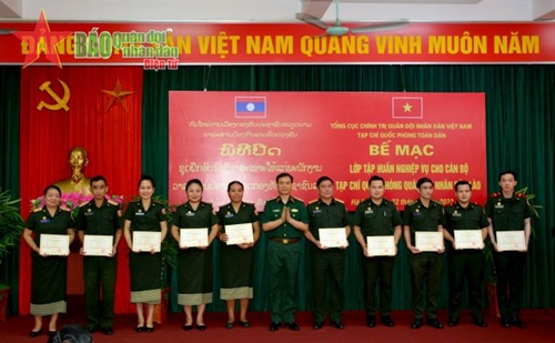 Bế mạc tập huấn nghiệp vụ cho cán bộ Tạp chí Quốc phòng QĐND Lào