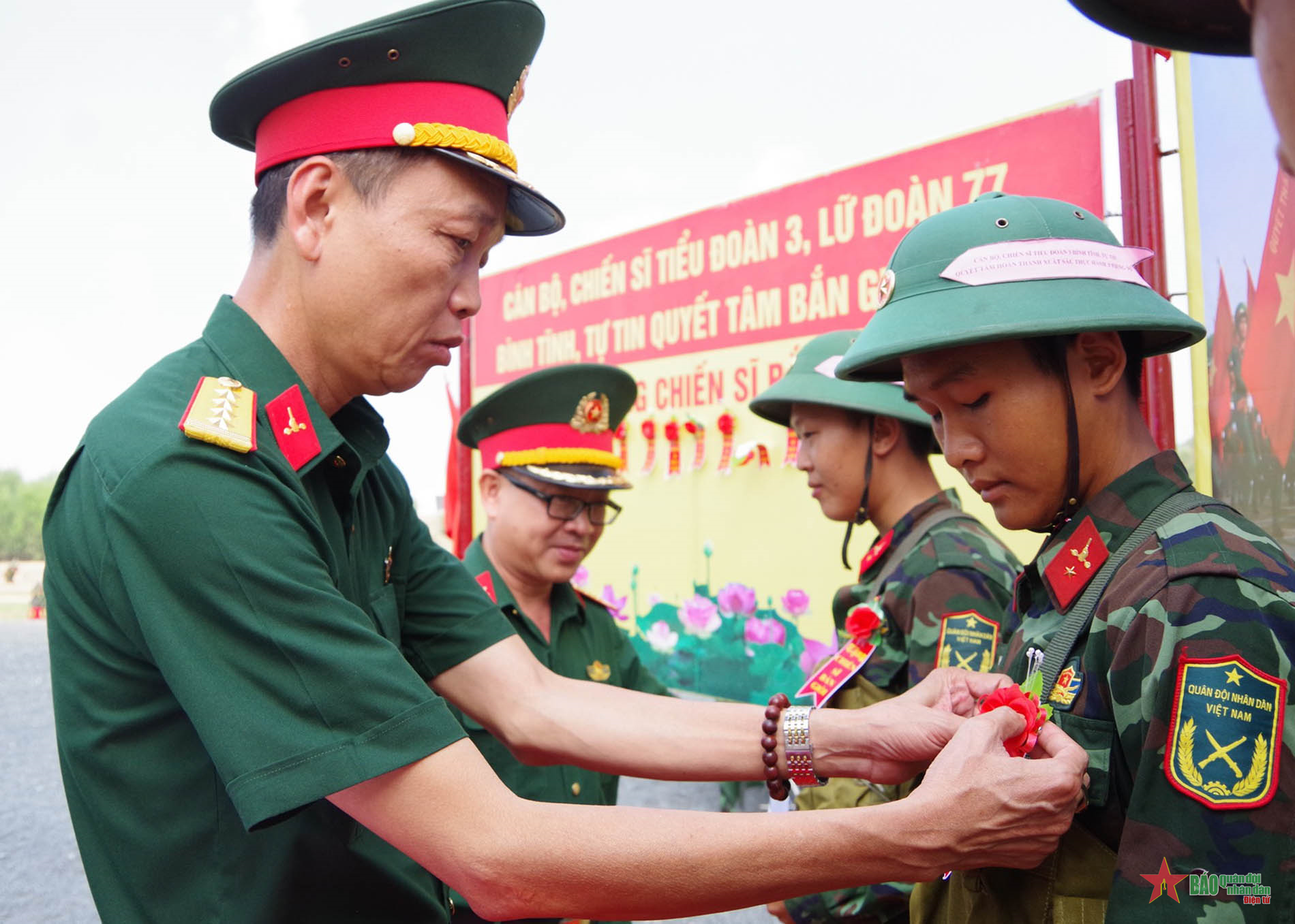 Lữ đoàn Phòng không 77 (Quân khu 7) kiểm tra “3 tiếng nổ” chiến sĩ mới đạt khá, giỏi