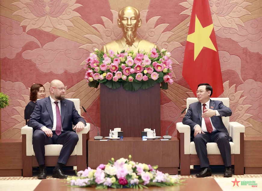  Chủ tịch Quốc hội Vương Đình Huệ và Phó chủ tịch Hạ viện Séc Jan Bartosek. Ảnh: DOÃN TẤN