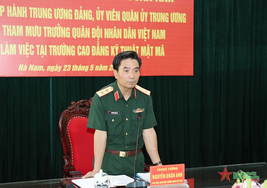   Trung tướng Nguyễn Doãn Anh phát biểu tại buổi làm việc với Trường Cao đẳng Kỹ thuật Mật mã.